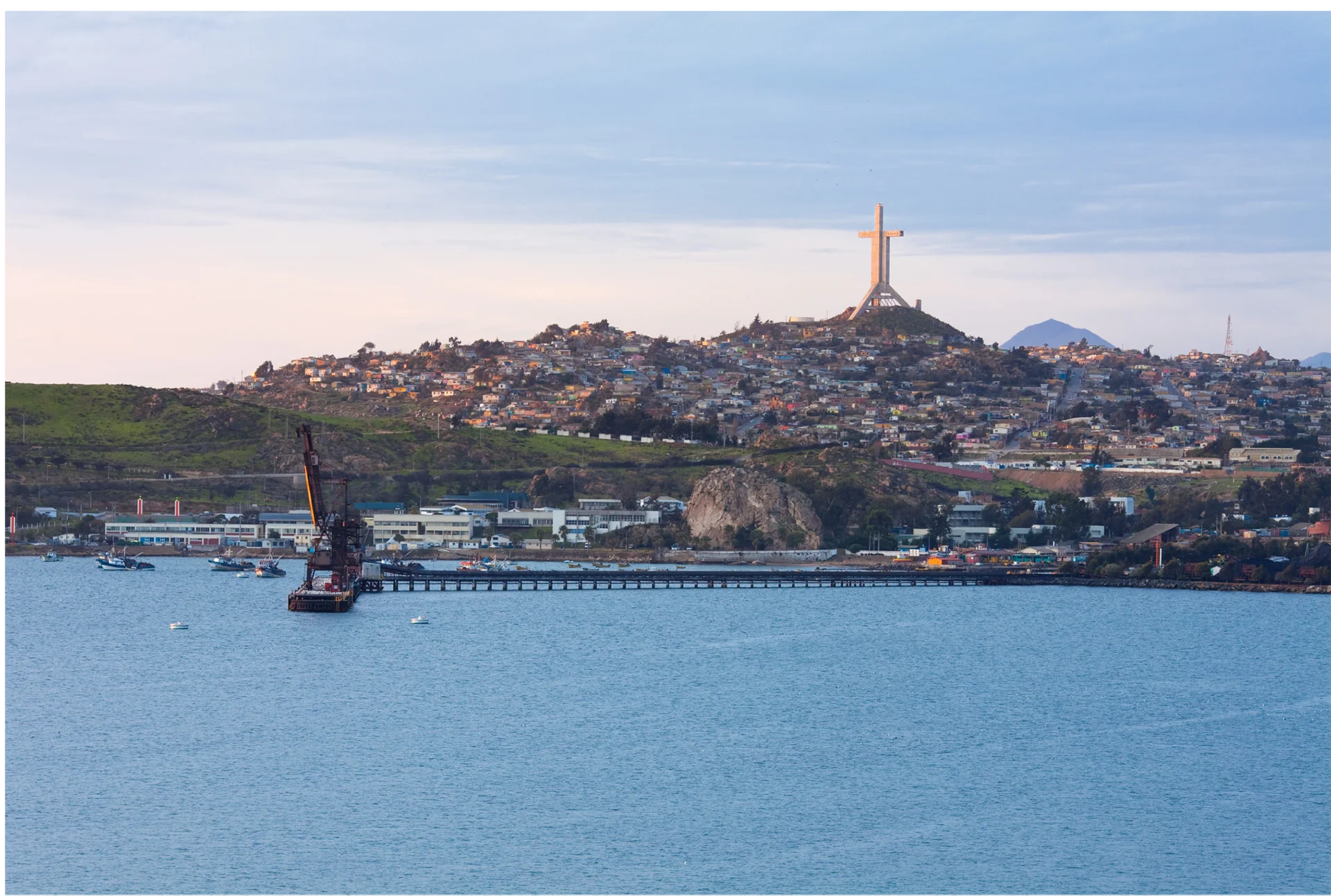 Cruz del Tercer Milenio en Coquimbo, cercana a Marina del Arrayán.
